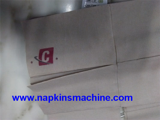 600 ชิ้น / นาที 4 พับ PLC Napkin เครื่องพับ