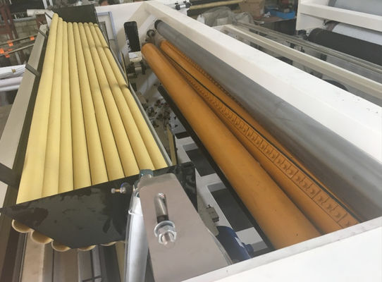 เครื่องม้วนกระดาษทิชชู่กว้าง 200 ม. / นาที 3500 มม. 7.5KW พร้อมการตัด